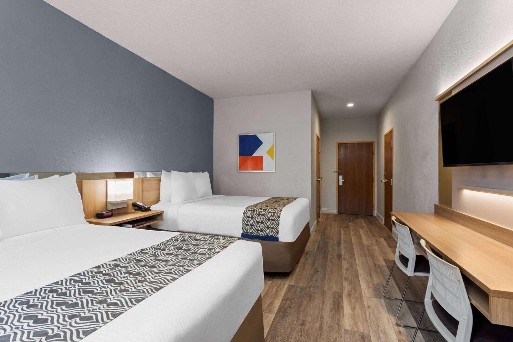 Microtel Inn And Suites - Зефіргіллс Екстер'єр фото