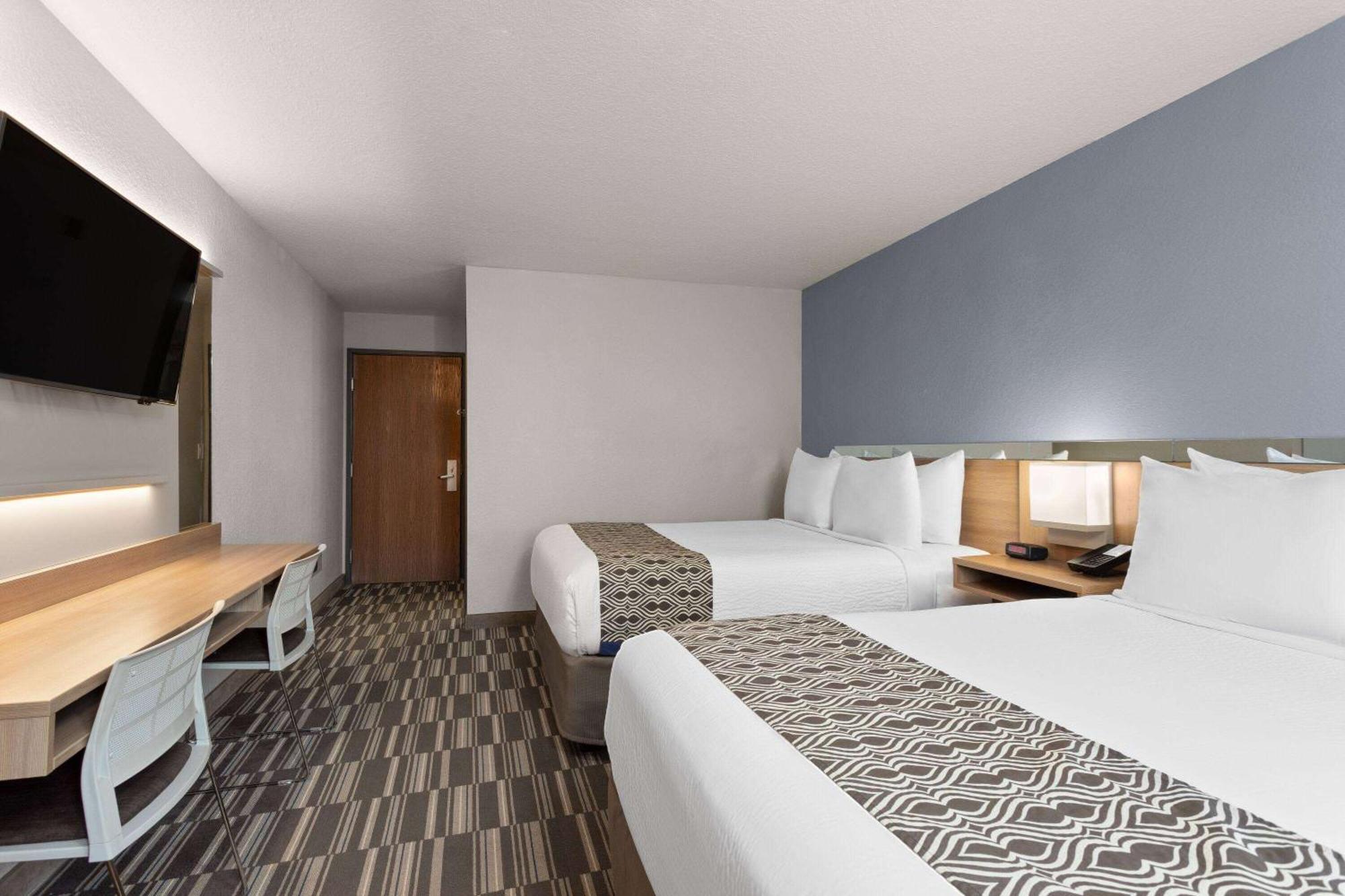 Microtel Inn And Suites - Зефіргіллс Екстер'єр фото